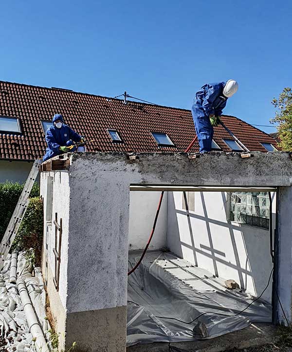Demontage und Entsorgung von Asbestwellplatten - Dachsanierung von AsbestProfi Darmstadt